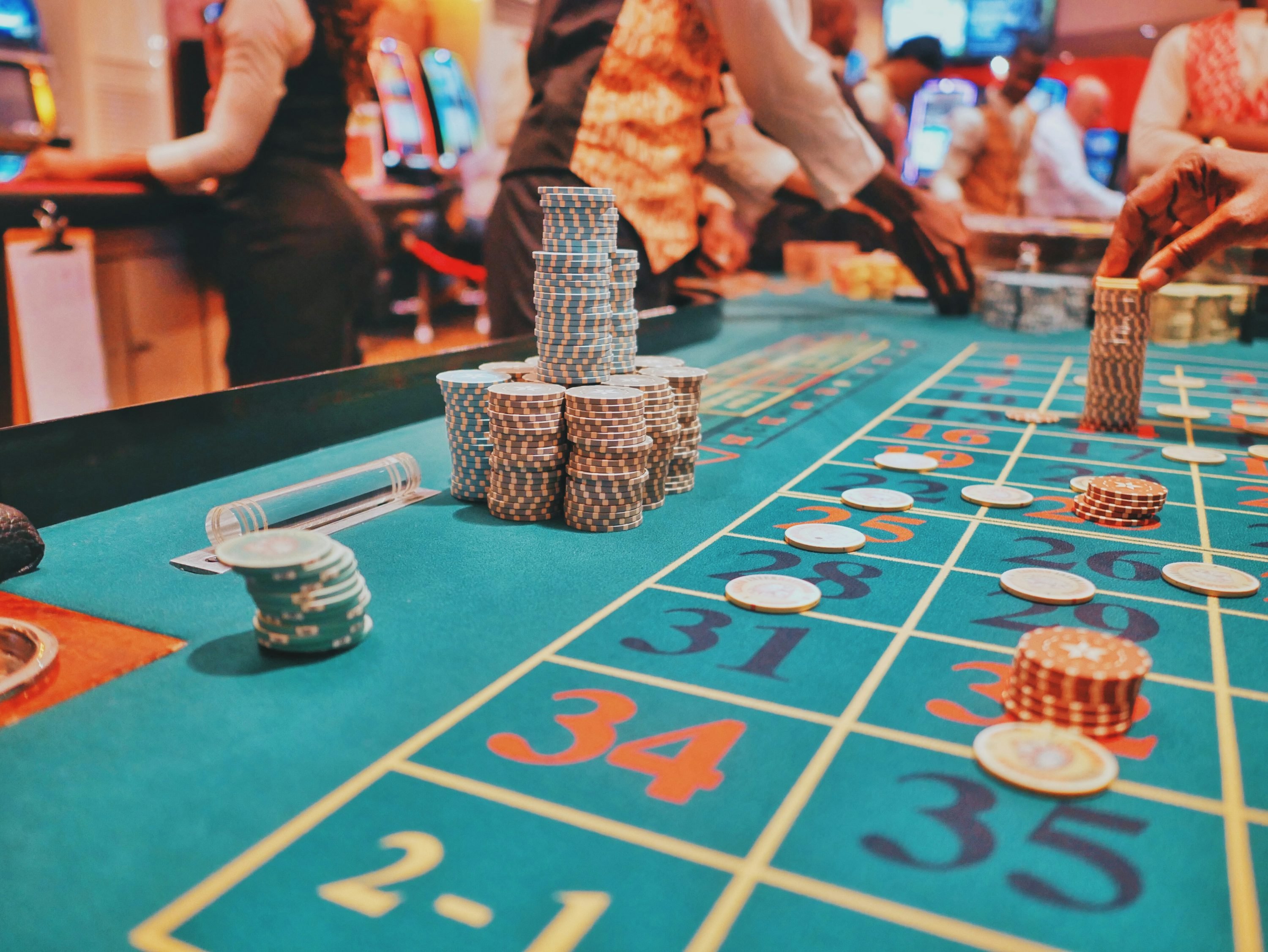kmm77 မိုဘိုင်းအက်ပ် Myanmar ဖုန်းပေါ် Live Casino Slots ကစားနေသောမြင်ကွင်း